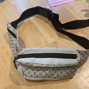 Belt Waist Pouch kangaroo LV type logo